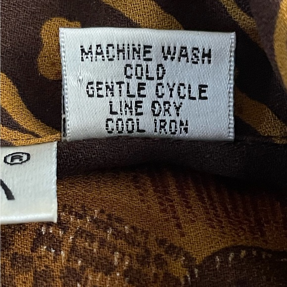 Dalin 2pc Women Button Up Blouse and Tee Leopard/Cheetah Animal Print Sz Med - Picture 9 of 11